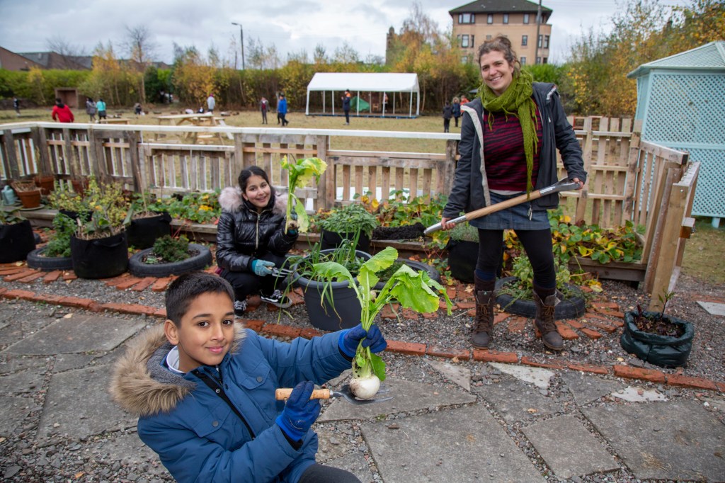 People gardening